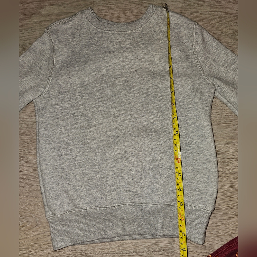 Amazon Essentials Boys and Toddlers' Fleece Crew-Neck Sweatshirts, Multipacks - Picture 7 of 9